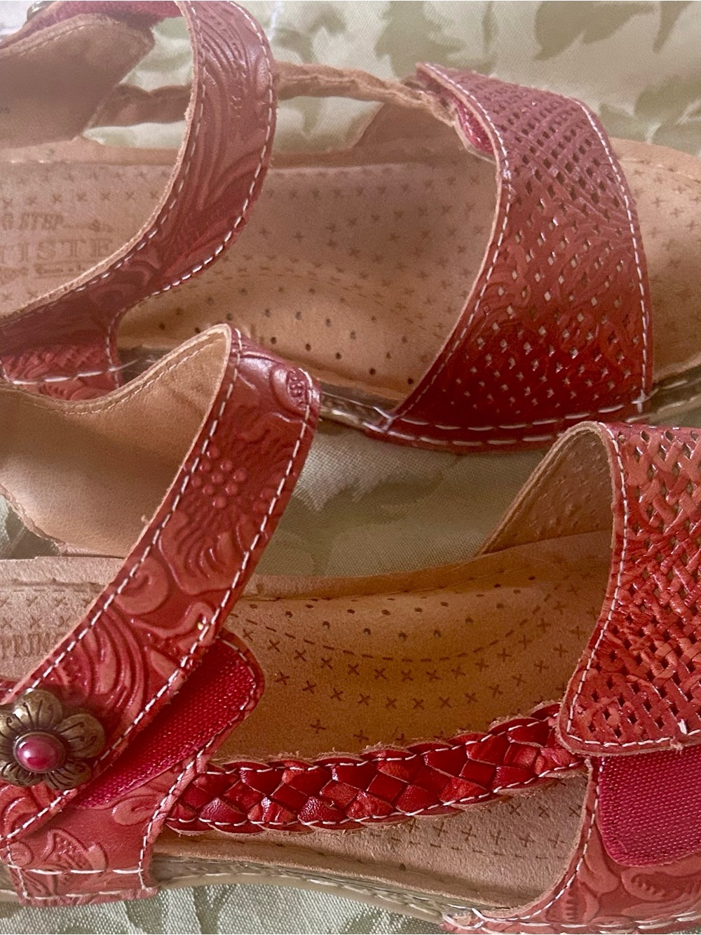 L’Artiste Red Sandals - Picture 2 of 5